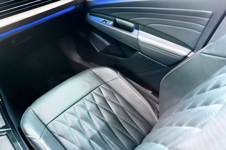 Used Volkswagen Passat 2019 330TSI Luxury Edition China VI Standard Interior 12