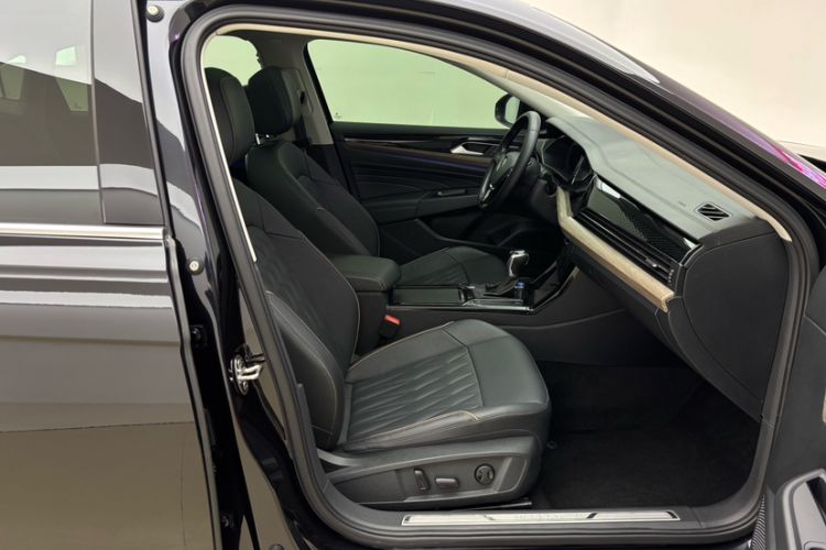 Used Volkswagen Passat 2019 380TSI Luxury Edition China VI Standard Interior 2