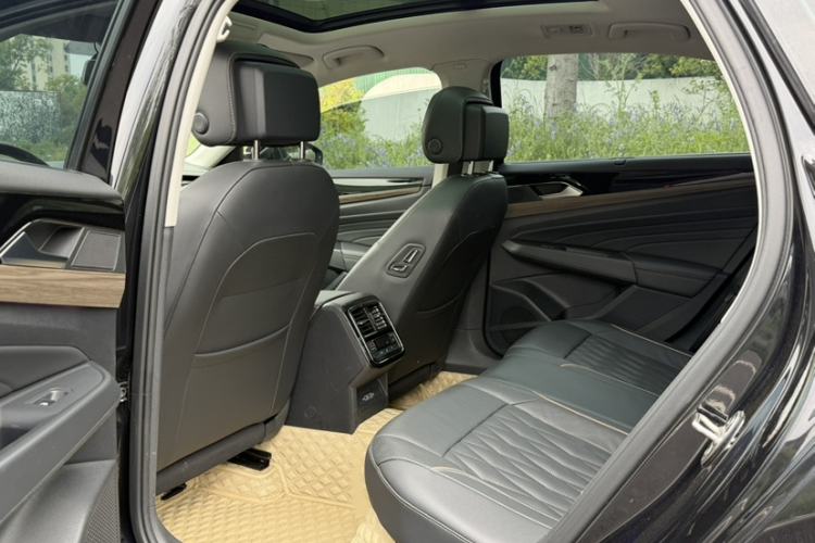 Used Volkswagen Passat 2019 380TSI Luxury Edition China VI Standard Interior 2