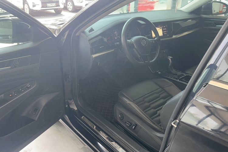 Used Volkswagen Passat 2019 330TSI Elite Edition China VI Interior 2