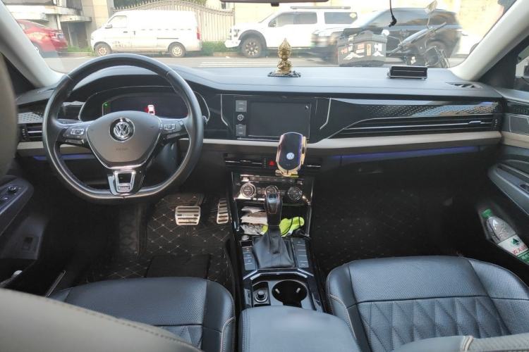 Used Volkswagen Passat 2019 330TSI Luxury Edition China VI Standard Interior 2