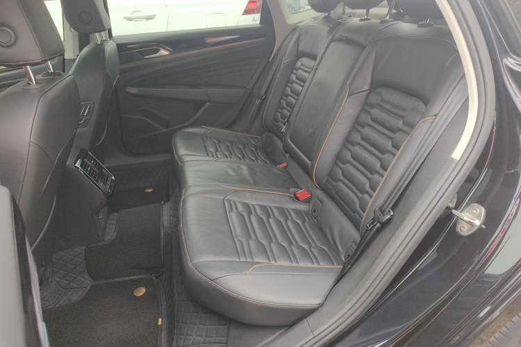 Used Volkswagen Passat 2019 330TSI Elite Edition China VI Interior 2