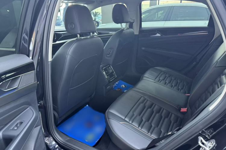 Used Volkswagen Passat 2019 330TSI Elite Edition China VI Interior 2