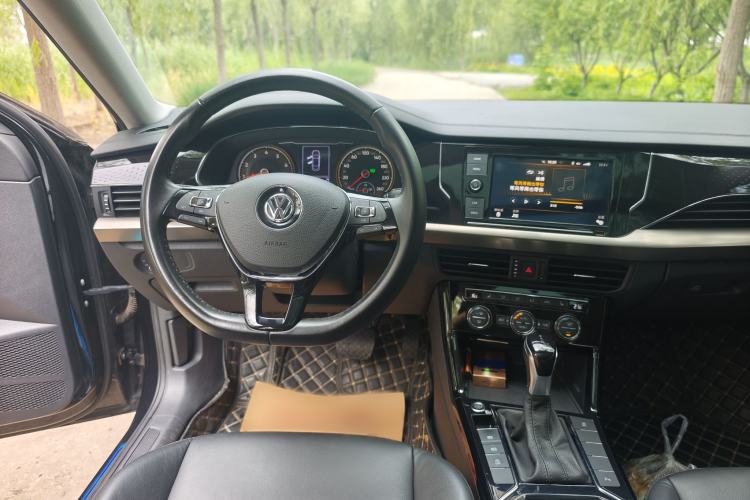 Used Volkswagen Passat 2019 330TSI Elite Edition China VI Interior 2