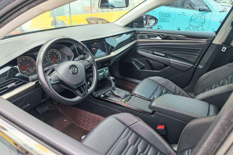 Used Volkswagen Passat 2019 330TSI Elite Edition China VI Interior 2