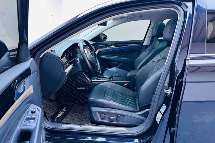Used Volkswagen Passat 2019 330TSI Luxury Edition China VI Standard Interior 3