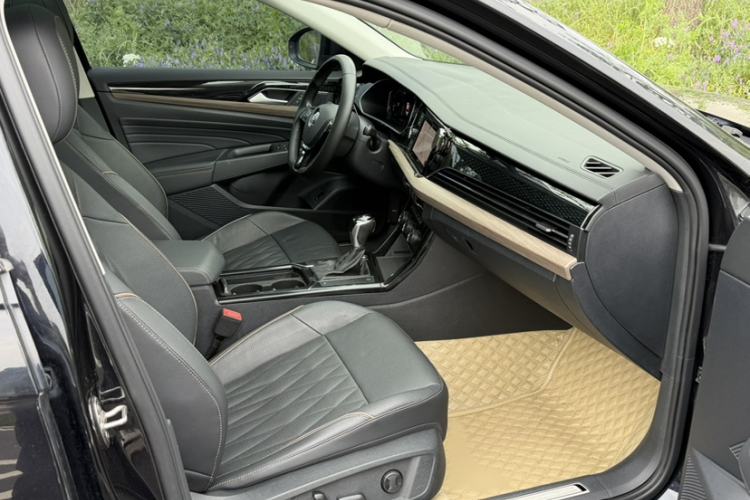 Used Volkswagen Passat 2019 380TSI Luxury Edition China VI Standard Interior 3