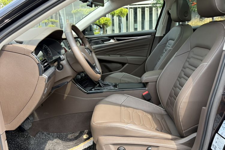 Used Volkswagen Passat 2019 330TSI Elite Edition China VI Interior 3