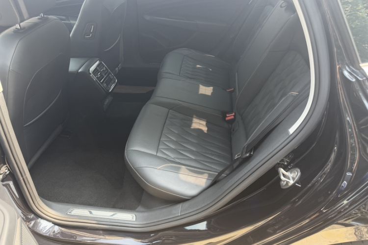 Used Volkswagen Passat 2019 330TSI Luxury Edition China VI Standard Interior 3