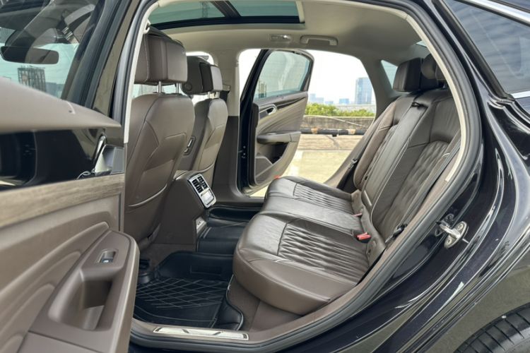 Used Volkswagen Passat 2019 330TSI Prestige Edition China VI Standard Interior 3