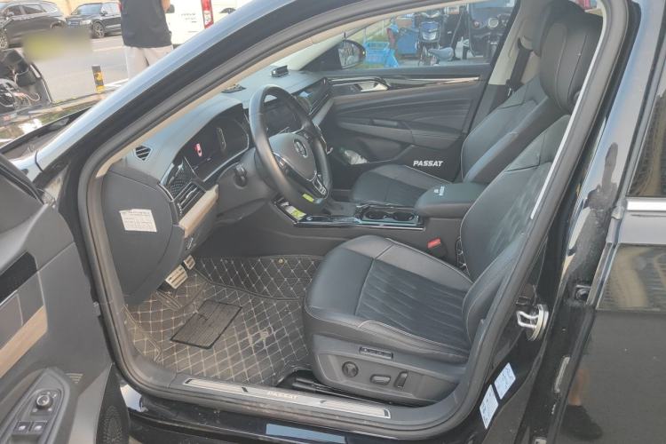 Used Volkswagen Passat 2019 330TSI Luxury Edition China VI Standard Interior 3