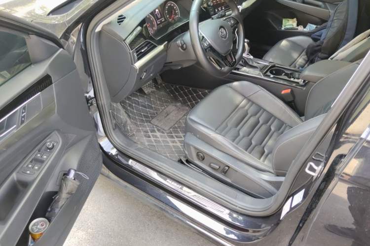 Used Volkswagen Passat 2019 330TSI Elite Edition China V Standard Interior 3