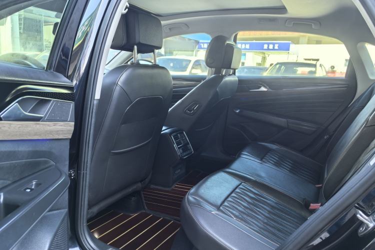 Used Volkswagen Passat 2019 330TSI Luxury Edition China VI Standard Interior 3