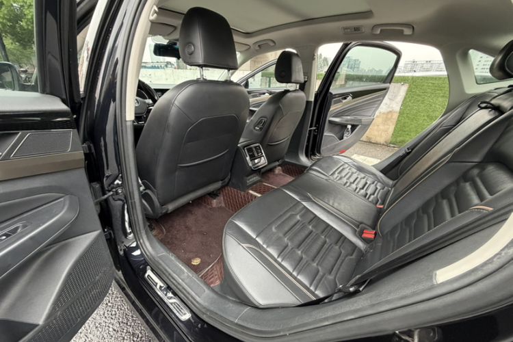 Used Volkswagen Passat 2019 330TSI Elite Edition China VI Interior 3