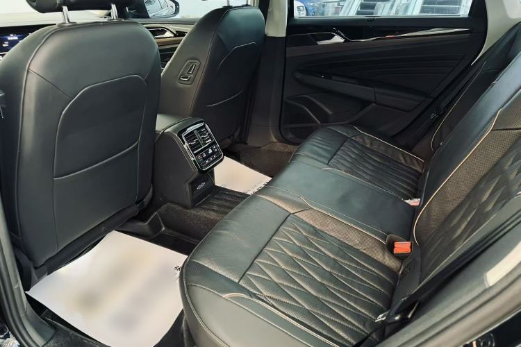 Used Volkswagen Passat 2019 380TSI Luxury Edition China VI Standard Interior 3
