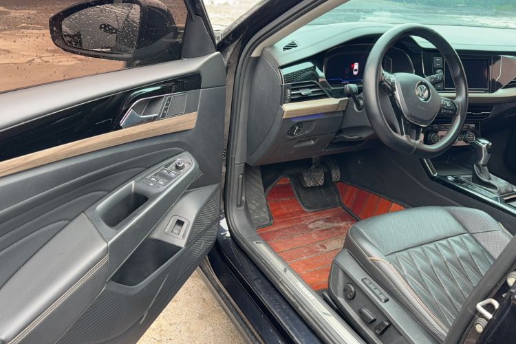 Used Volkswagen Passat 2019 330TSI Luxury Edition China V Standard Interior 3