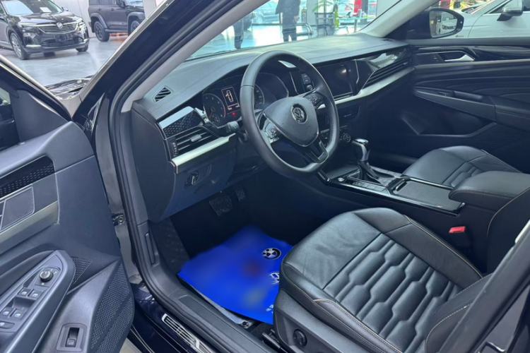 Used Volkswagen Passat 2019 330TSI Elite Edition China VI Interior 3