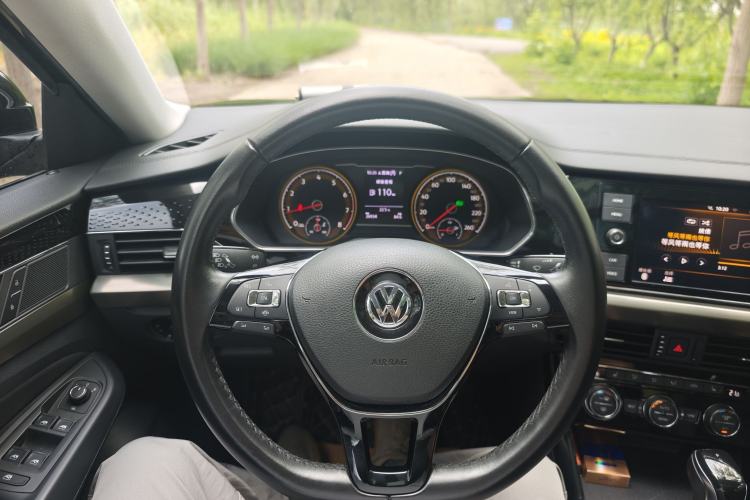 Used Volkswagen Passat 2019 330TSI Elite Edition China VI Interior 3