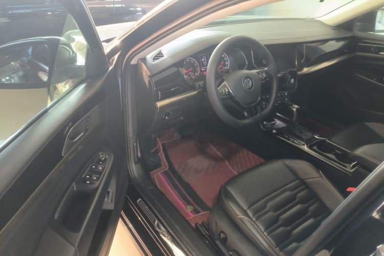 Used Volkswagen Passat 2019 330TSI Elite Edition China VI Interior 3