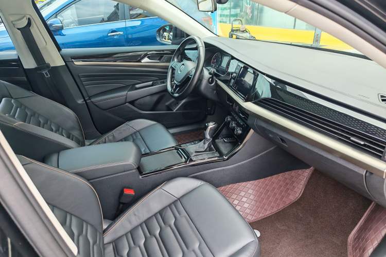 Used Volkswagen Passat 2019 330TSI Elite Edition China VI Interior 3