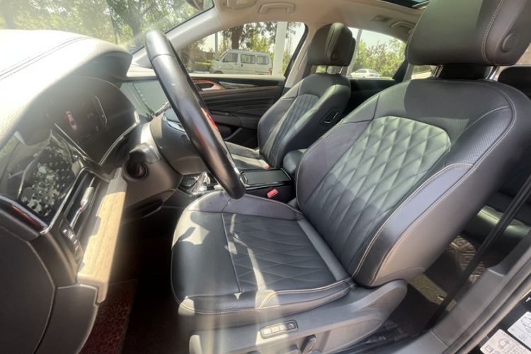 Used Volkswagen Passat 2019 380TSI Prestige Edition China VI Standard Interior 4