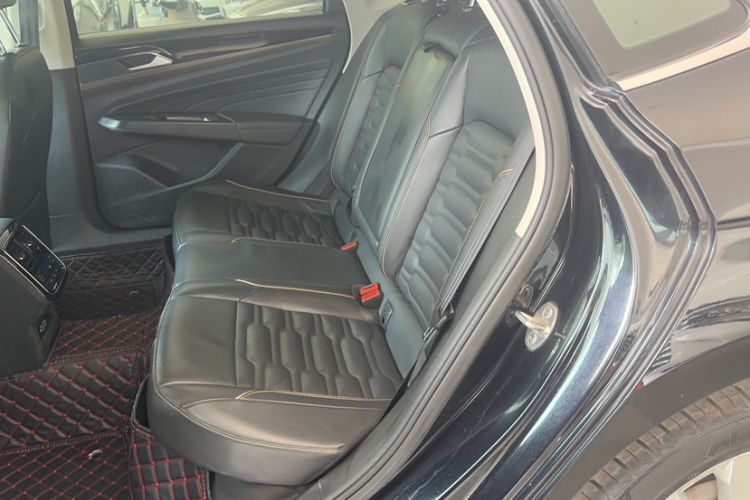 Used Volkswagen Passat 2019 330TSI Elite Edition China VI Interior 4