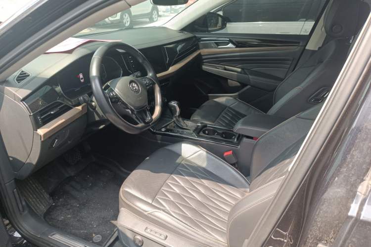 Used Volkswagen Passat 2019 380TSI Prestige Edition China VI Standard Interior 4