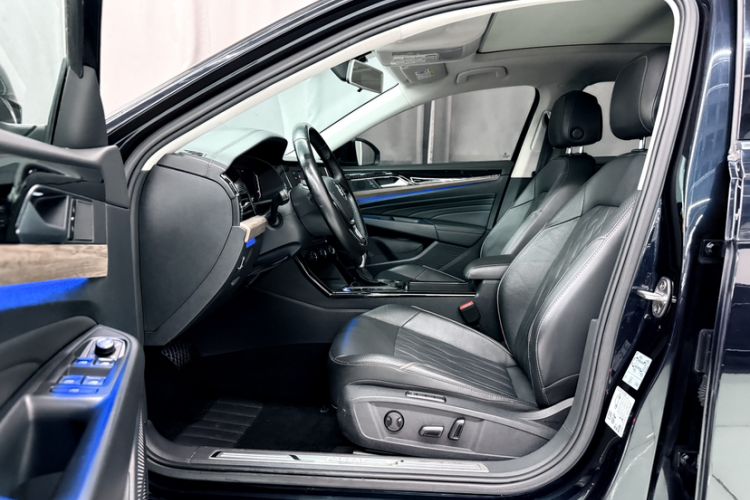 Used Volkswagen Passat 2019 330TSI Luxury Edition China VI Standard Interior 4