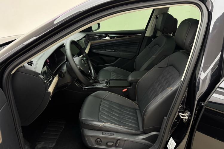 Used Volkswagen Passat 2019 380TSI Luxury Edition China VI Standard Interior 5