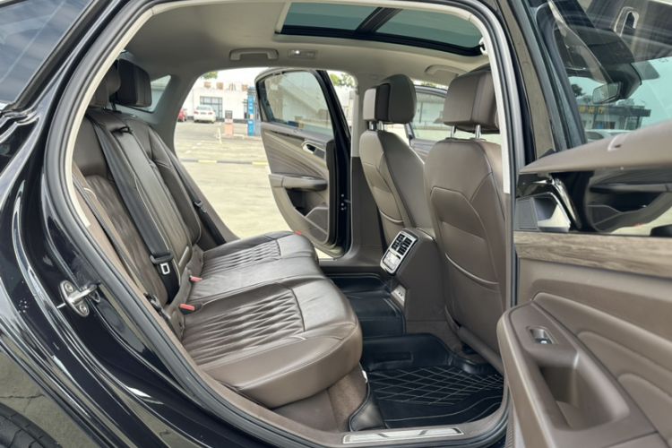 Used Volkswagen Passat 2019 330TSI Prestige Edition China VI Standard Interior 5