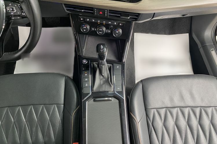 Used Volkswagen Passat 2019 330TSI Luxury Edition China V Standard Interior 6