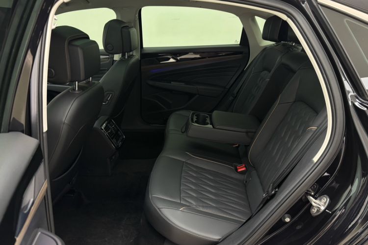 Used Volkswagen Passat 2019 380TSI Luxury Edition China VI Standard Interior 6