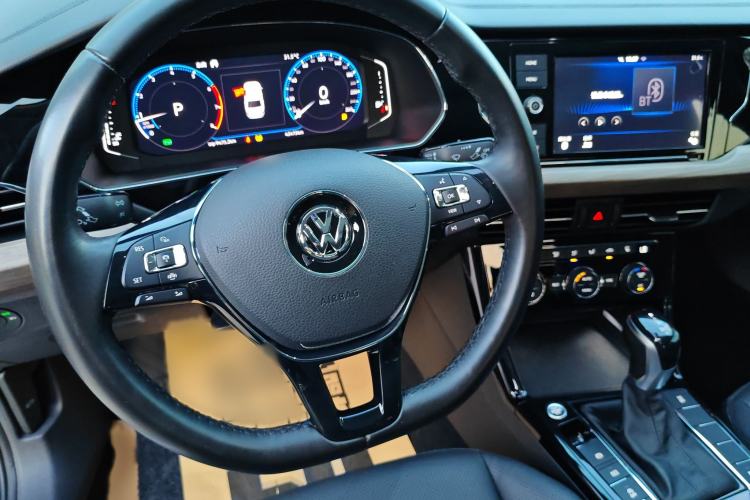 Used Volkswagen Passat 2019 330TSI Luxury Edition China VI Standard Interior 6