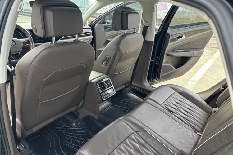 Used Volkswagen Passat 2019 330TSI Prestige Edition China VI Standard Interior 6