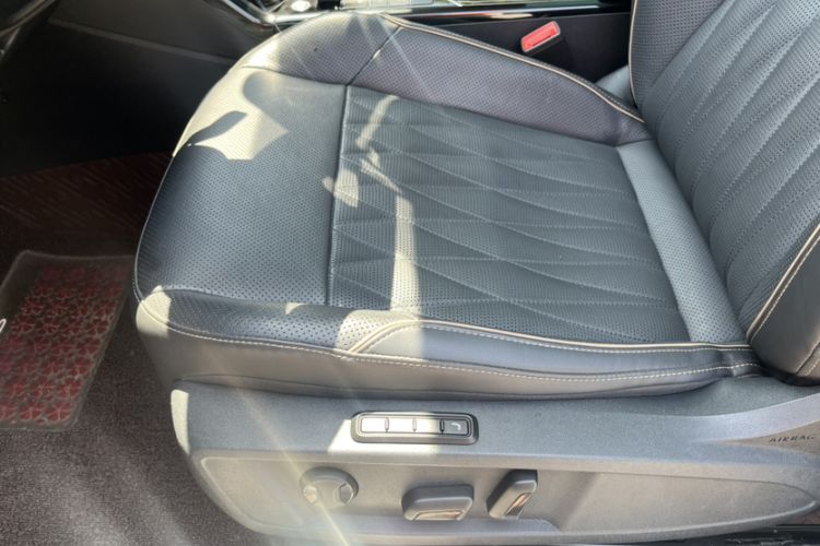 Used Volkswagen Passat 2019 380TSI Prestige Edition China VI Standard Interior 6