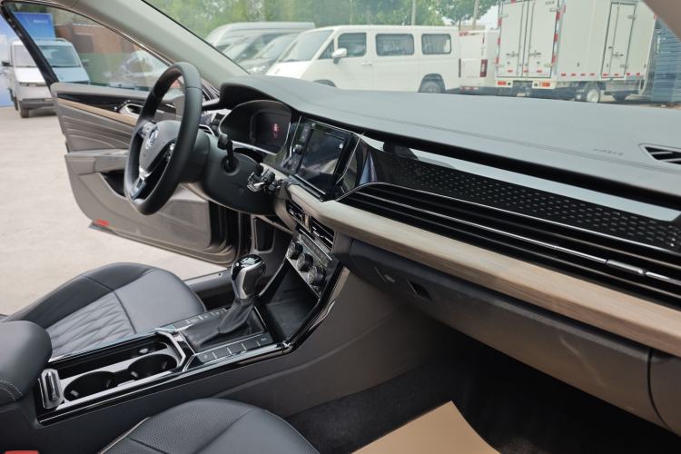 Used Volkswagen Passat 2019 330TSI Luxury Edition China VI Standard Interior 6