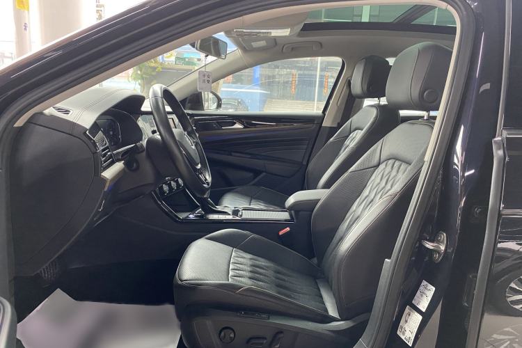 Used Volkswagen Passat 2019 330TSI Luxury Edition China V Standard Interior 7