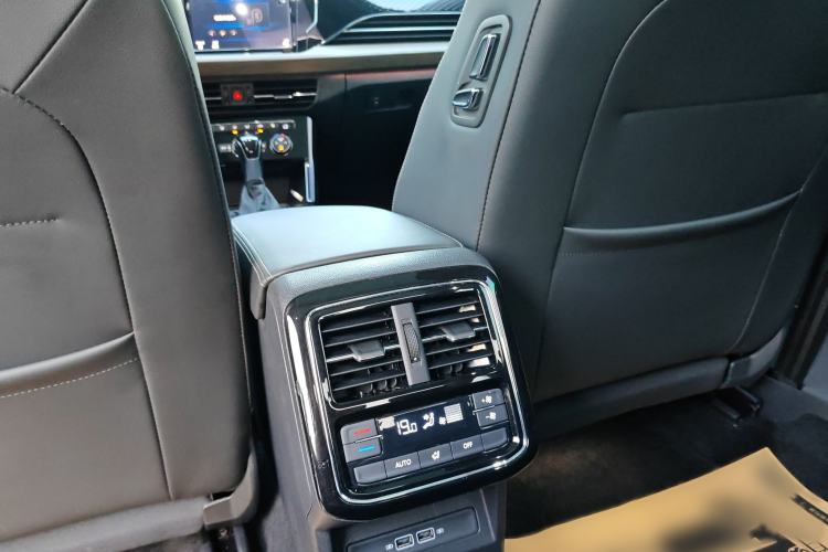 Used Volkswagen Passat 2019 330TSI Luxury Edition China VI Standard Interior 7