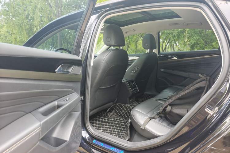 Used Volkswagen Passat 2019 330TSI Elite Edition China VI Interior 7