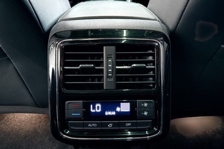 Used Volkswagen Passat 2019 330TSI Luxury Edition China VI Standard Interior 8