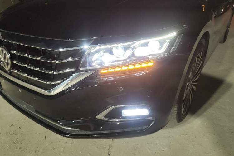 Used Volkswagen Passat 2019 380TSI Prestige Edition China VI Standard Left Front Headlight