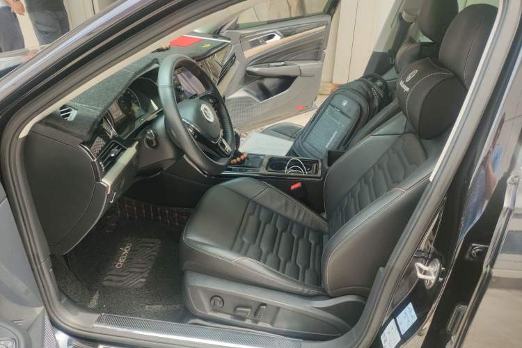Used Volkswagen Passat 2019 330TSI Elite Edition China VI Left Front Seat