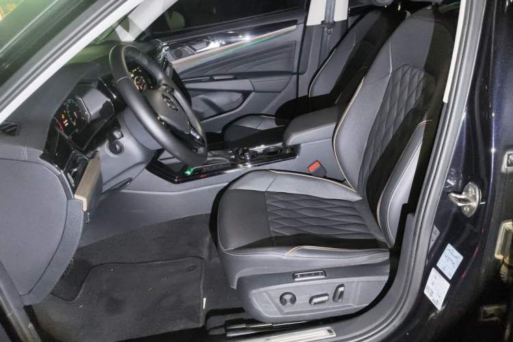 Used Volkswagen Passat 2019 330TSI Luxury Edition China VI Standard Left Front Seat