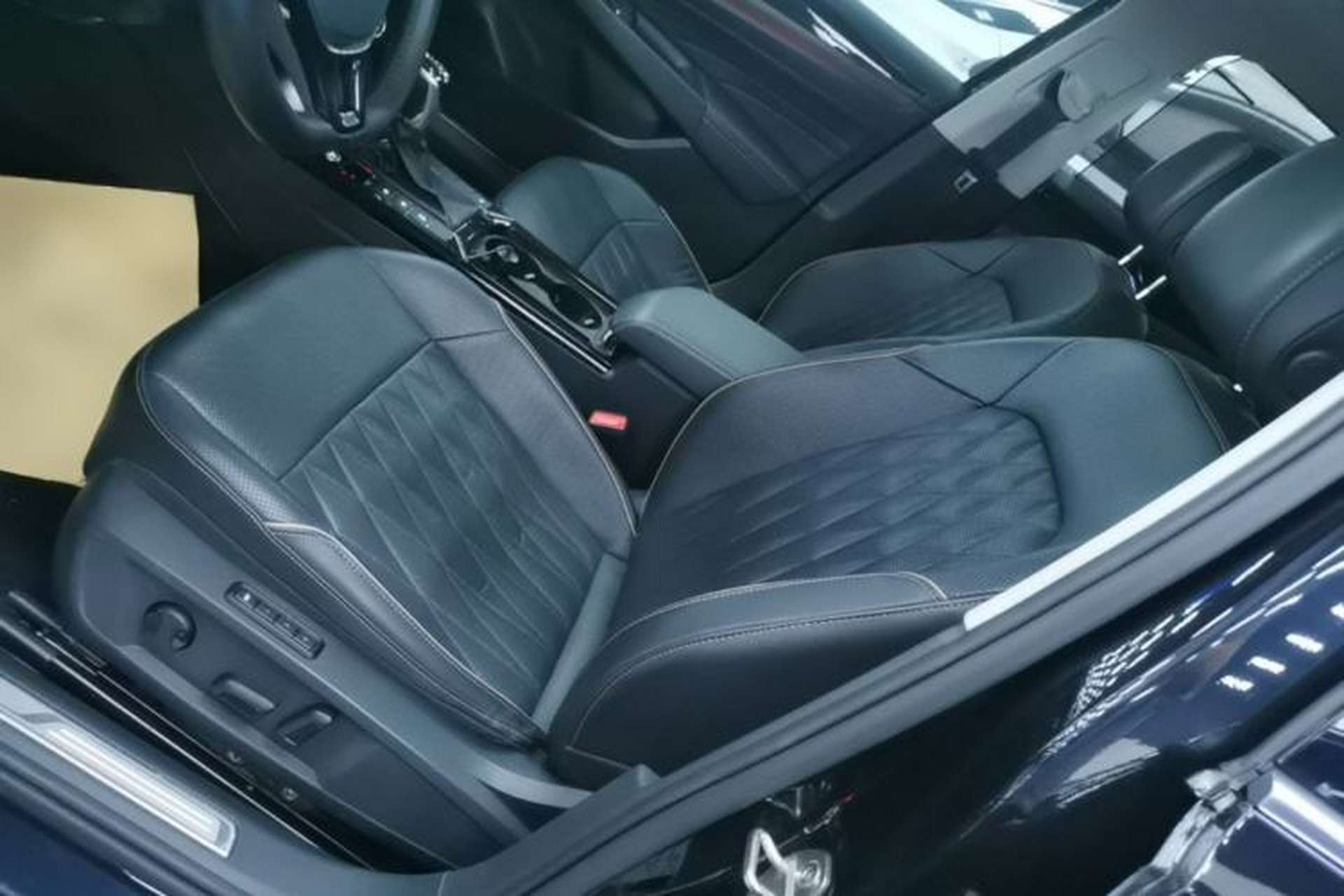 Used Volkswagen Passat 2019 330TSI Luxury Edition China VI Standard Left Front Seat