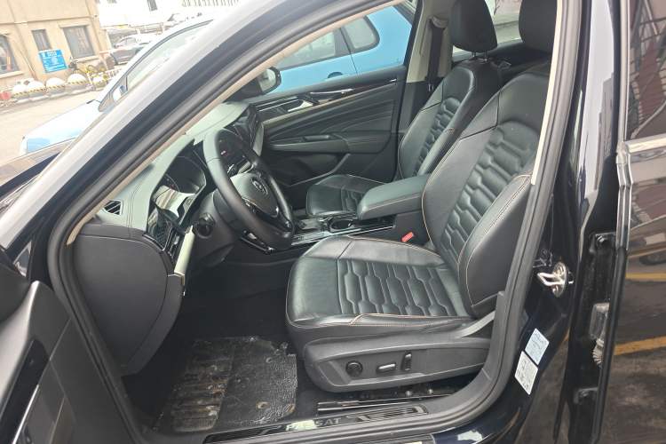 Used Volkswagen Passat 2019 330TSI Elite Edition China VI Left Front Seat