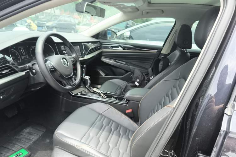 Used Volkswagen Passat 2019 330TSI Elite Edition China VI Left Front Seat