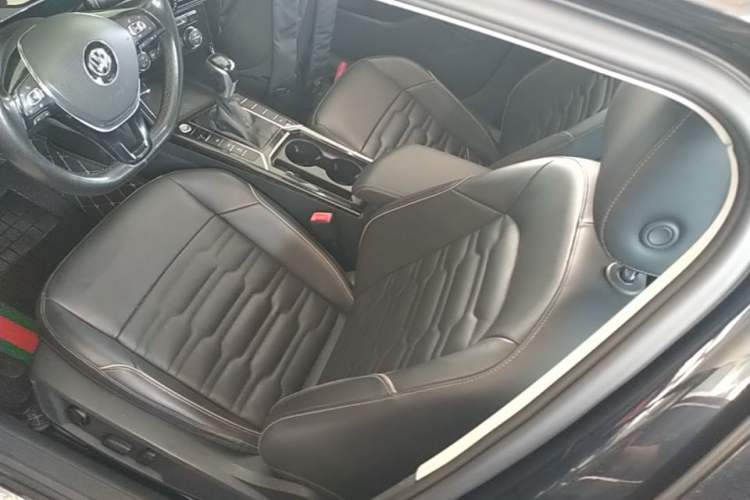 Used Volkswagen Passat 2019 330TSI Elite Edition China VI Left Front Seat