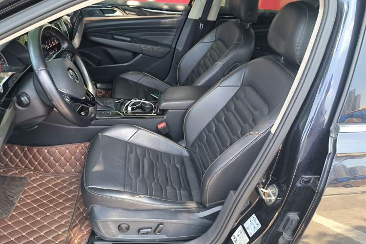 Used Volkswagen Passat 2019 330TSI Elite Edition China VI Left Front Seat