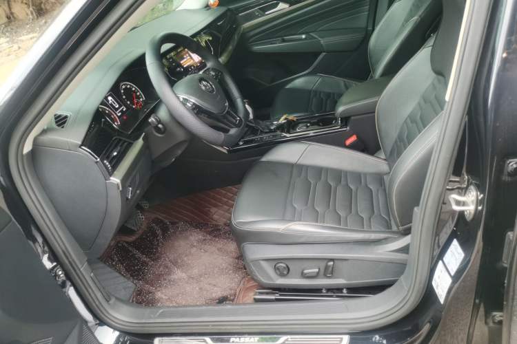 Used Volkswagen Passat 2019 330TSI Elite Edition China VI Left Front Seat