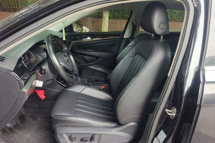 Used Volkswagen Passat 2019 280TSI Business Edition China VI Left Front Seat